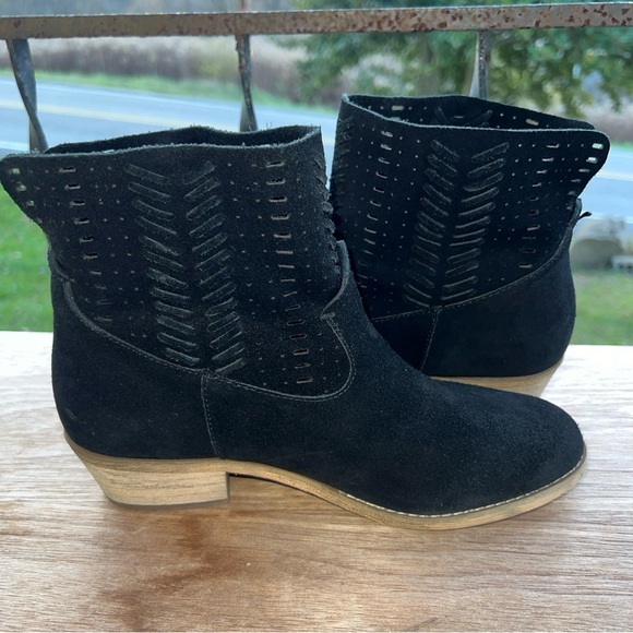Coldwater Creek Walk With Me Black Suede Perforated Ankle Booties Women’s Sz 8M - Picture 8 of 11